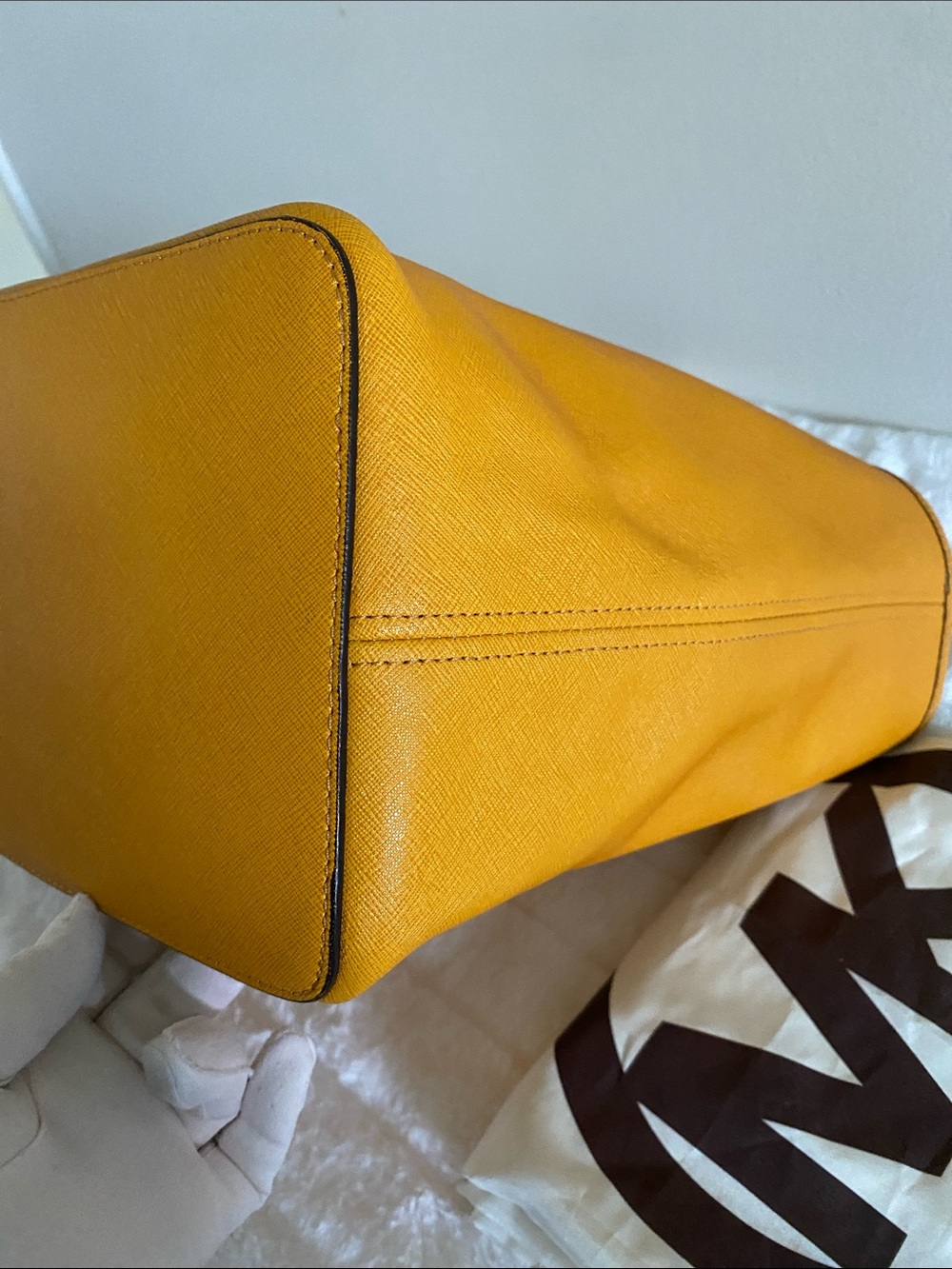 MICHAEL Michael Kors Jet Set Travel Medium Tote in Marigold - Picture 9 of 17
